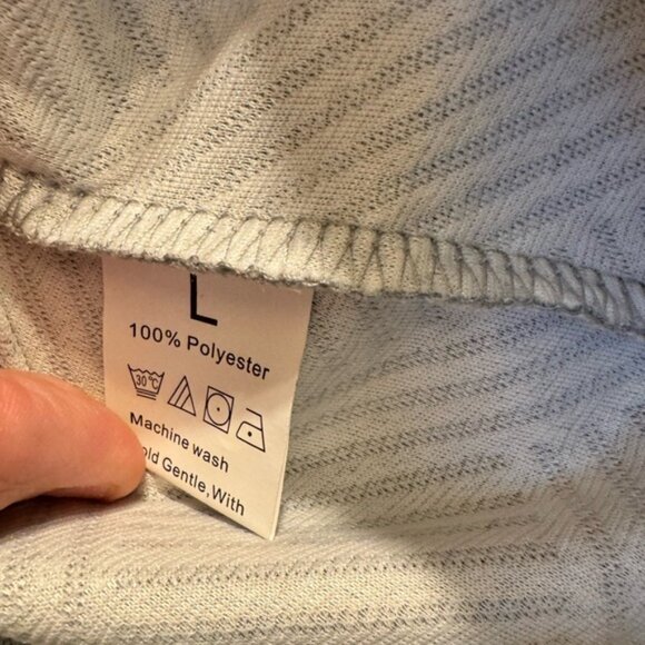 Women’s pullover size large - Picture 5 of 5